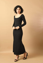 Dress with a square neckline and bodycon shape by Offmint